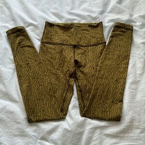 Lululemon wonder under 27”